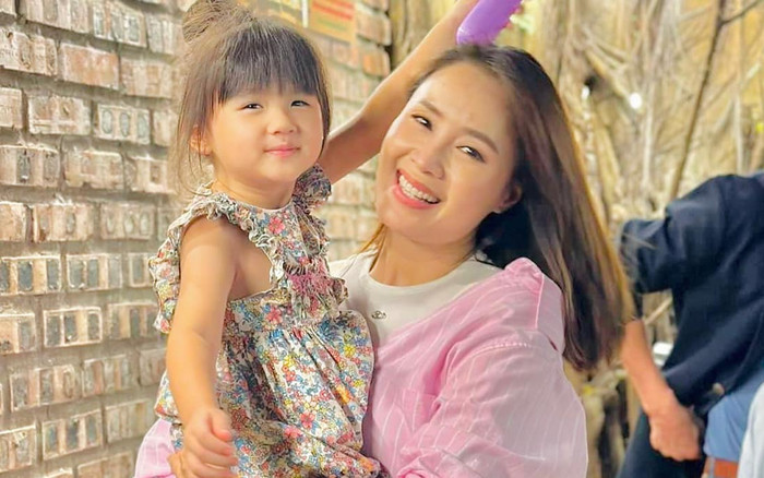 'Con gái' Hồng Diễm đã lớn, nhan sắc chẳng hề kém cạnh mẹ Ảnh 2