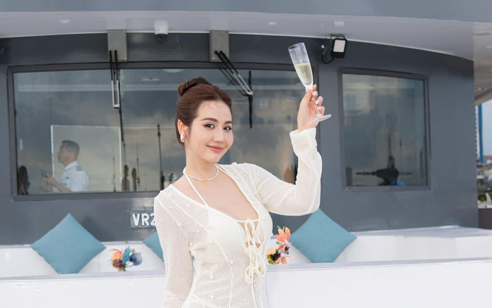 Huyền Lizze khác xa hình thể phồn thực qua cam thường Ảnh 2