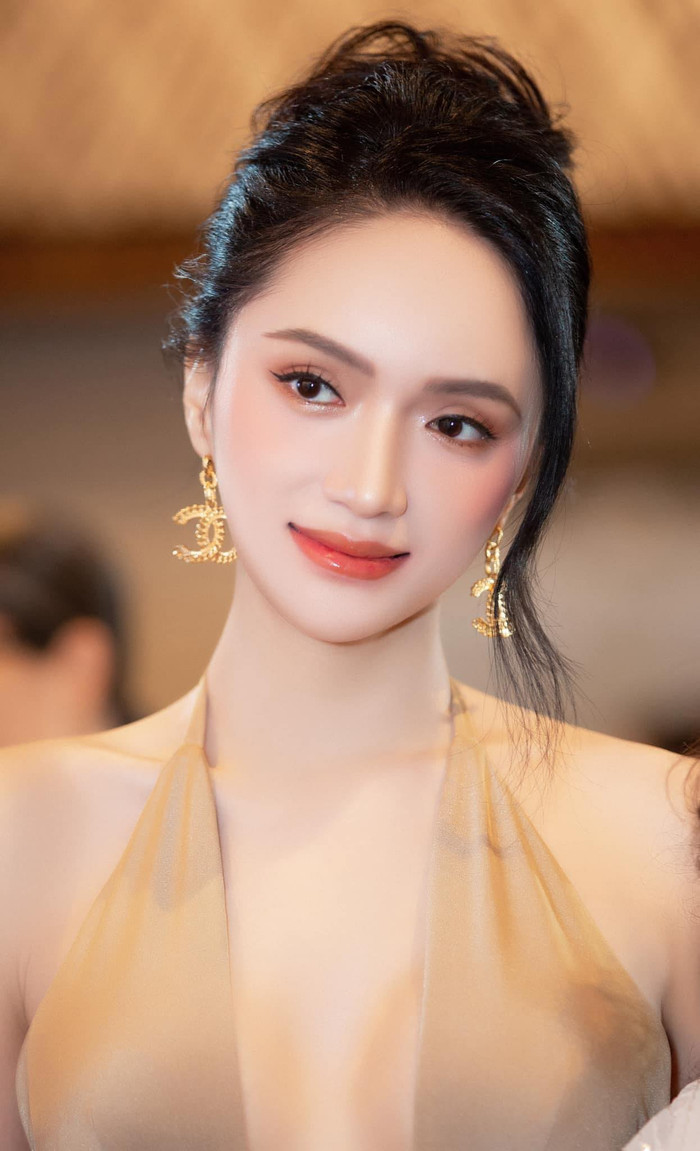 Hương Giang ngày càng nhuận sắc và phát triển trong sự nghiệp.