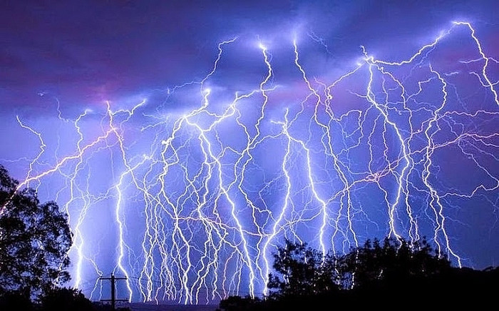 Hà Nội sẽ có mưa lớn, lốc và sấm sét chiều nay 5/6 Ảnh 2