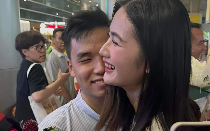 Hoa hậu Ý Nhi ôm bạn trai sau nhiều ngày xa cách Ảnh 2