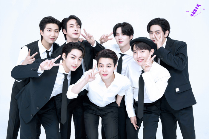Fan BTS khẳng định nhóm thành công hơn One Direction.