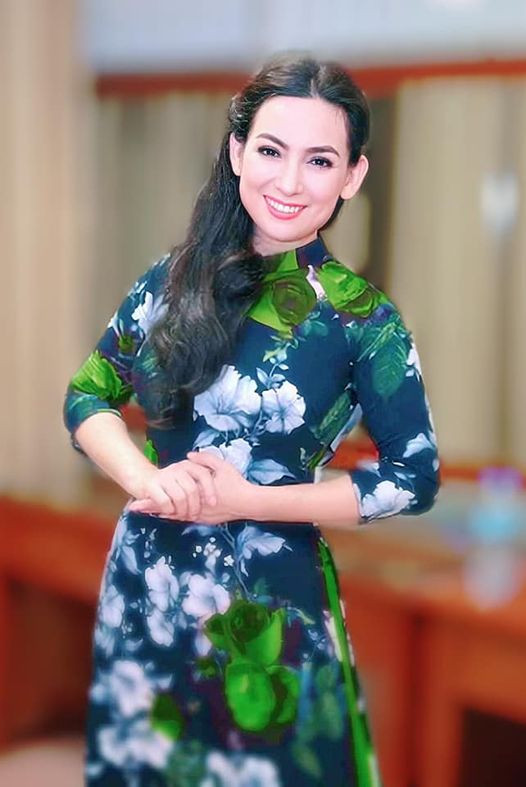 Xôn xao nữ ca sĩ có gương mặt và giọng hát giống hệt Phi Nhung Ảnh 2