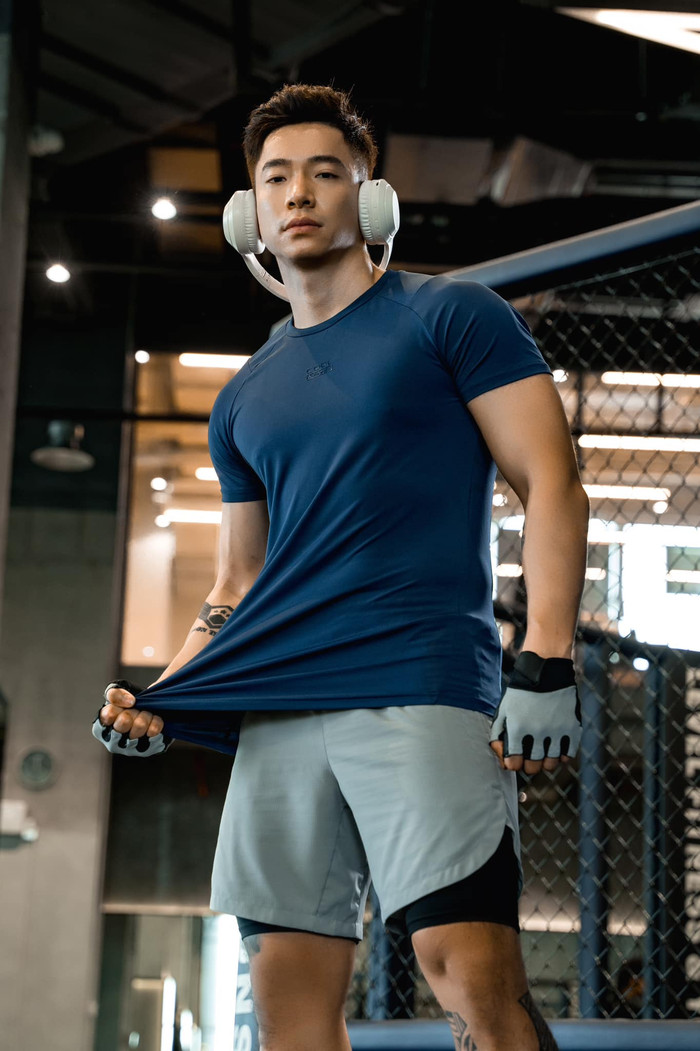 Nguyễn Phú Cường gây ấn tượng với sắc vóc tựa nam thần. Anh sở hữu gương mặt với những đường nét nam tính, sống mũi cao không thua kém bất kỳ nam thần nào của làng giải trí Việt.