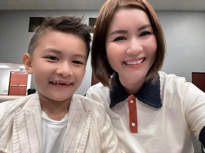 Con trai của Đan Trường đang được mẹ nuôi dạy.