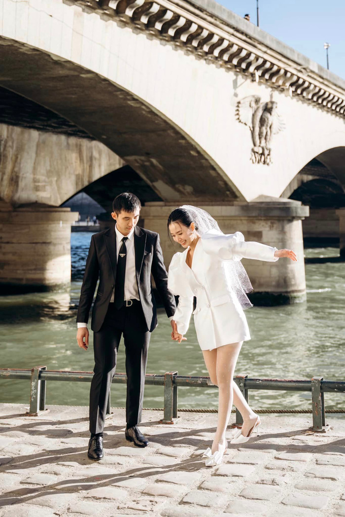 Cuối cùng, Midu cũng đã chịu công khai hình ảnh sánh đôi bên ông xã Minh Đạt.