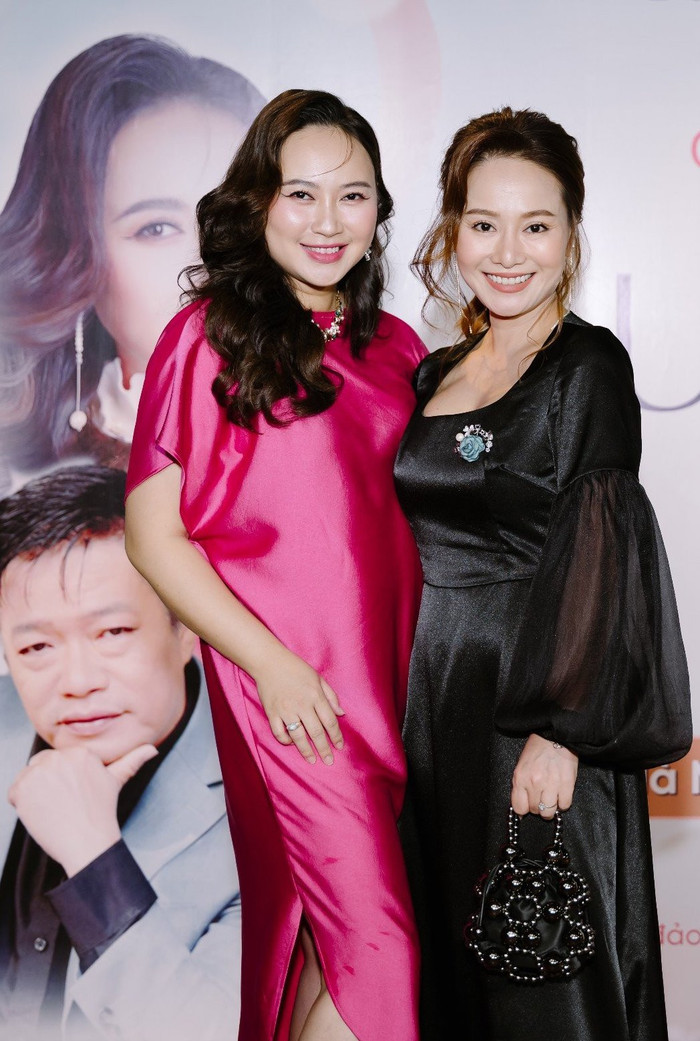 Ca sĩ Khánh Linh và Thu Phượng.