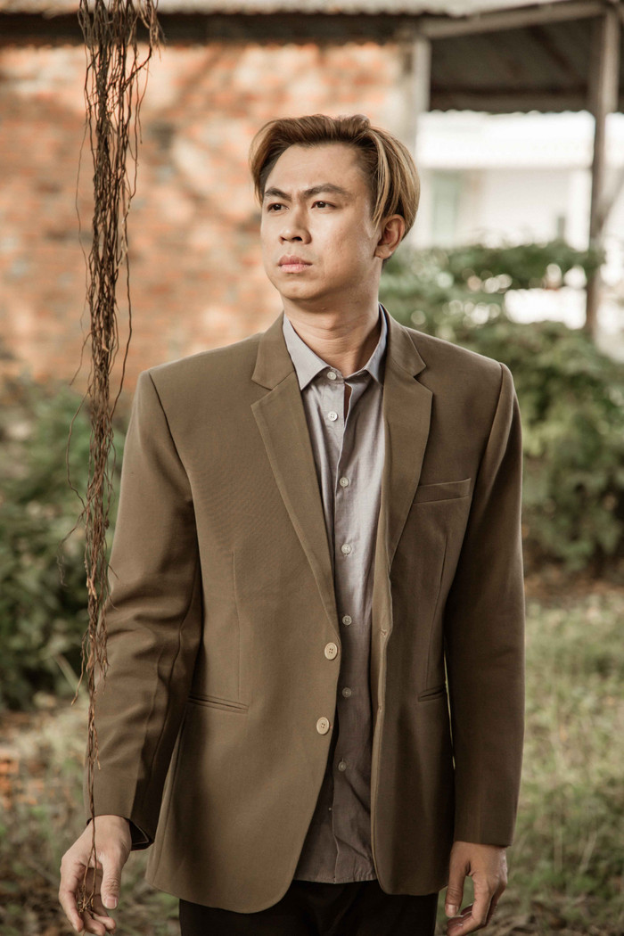 Nam ca sĩ nổi tiếng đi hát hội chợ, hốt hoảng với hành động táo bạo của khán giả Ảnh 1