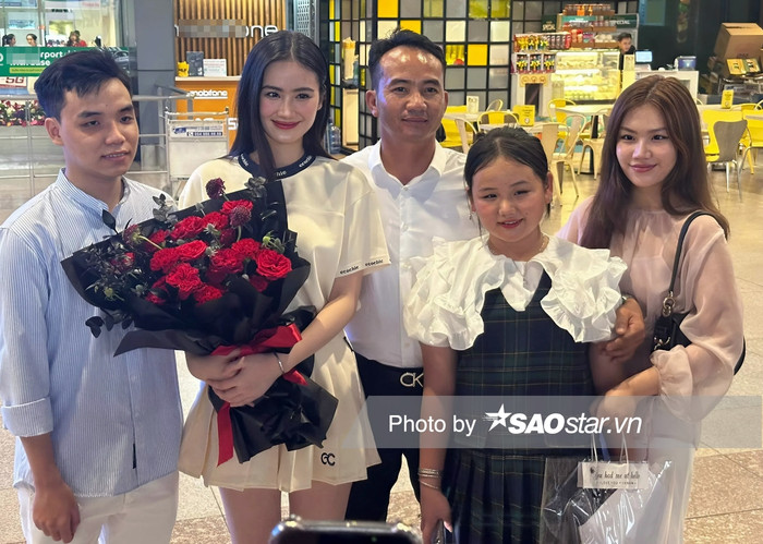 Chia sẻ về tình cảm với Anh Kiệt, Ý Nhi thẳng thắn cho biết: “Mối tình đầu của tôi kéo dài đã 6 năm, điều đó chứng tỏ chúng tôi rất thấu hiểu và tin tưởng nhau. Khi tôi đến với cuộc thi hoa hậu này, bạn trai hoàn toàn ủng hộ, giúp tôi có thể toàn tâm cho cuộc thi và tỏa sáng. Chắc rằng tương lai tôi sẽ có nhiều hoạt động và lịch trình dày đặc. Nhưng tôi tin bạn trai của tôi sẽ hiểu cho tôi, rằng tôi có sứ mệnh cao cả hơn, vì cộng đồng nhiều hơn”.