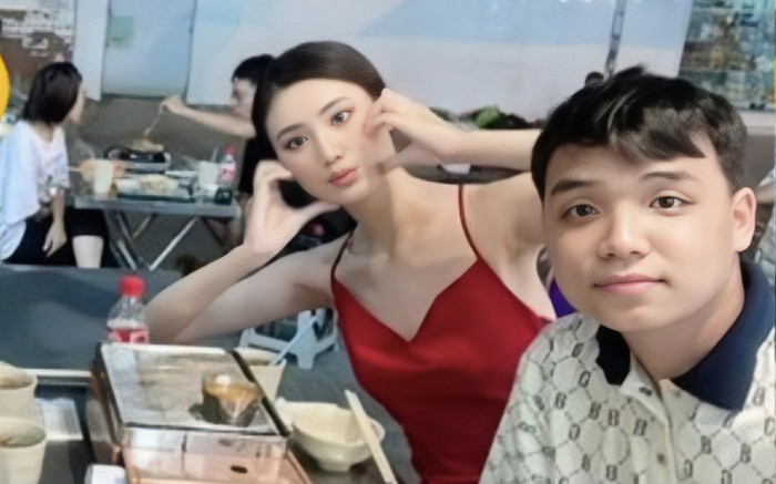 Bạn trai Hoa hậu Ý Nhi bình dị khi yêu Ảnh 2