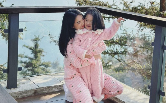 Ngọc Trinh xoa dịu 'con gái' khi bận rộn, không có thời gian chơi cùng Ảnh 2