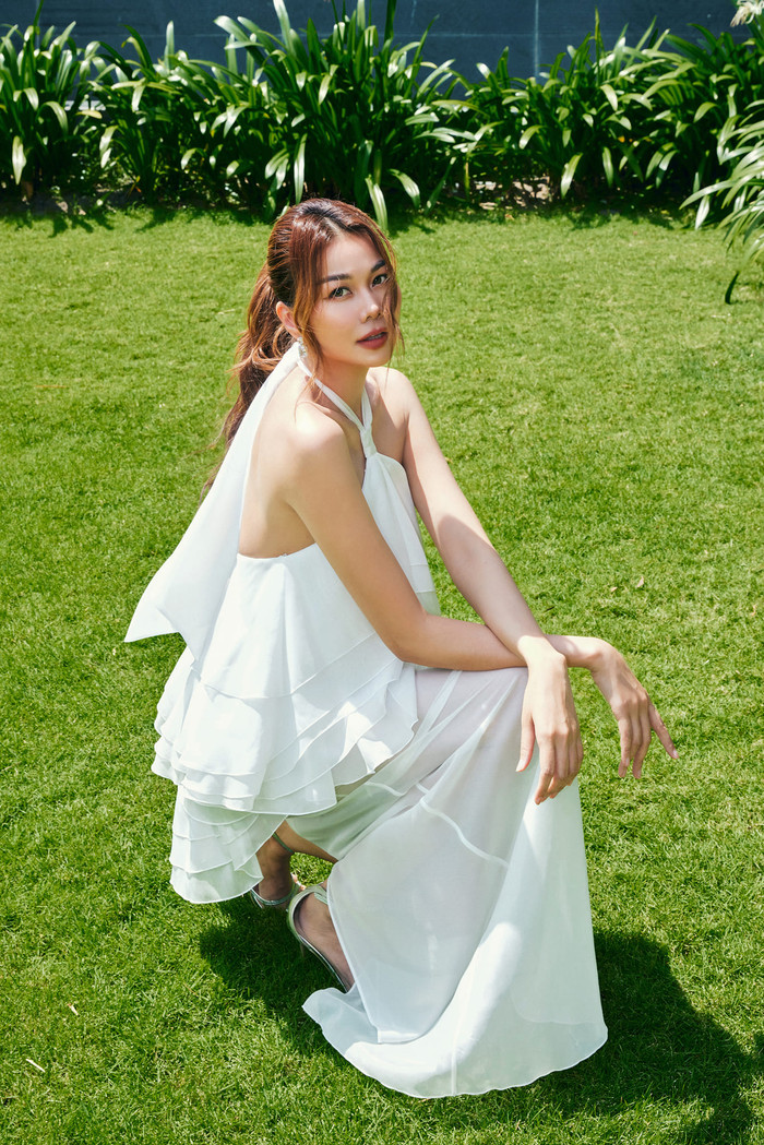 Mới đây, Thanh Hằng tiếp tục gây chú ý khi đăng tải bộ ảnh khoe vẻ đẹp “lão hóa ngược” ở tuổi 41. Cô sở hữu làn da trắng sáng, mịn màng và không có bất kỳ dấu hiệu lão hóa nào. 