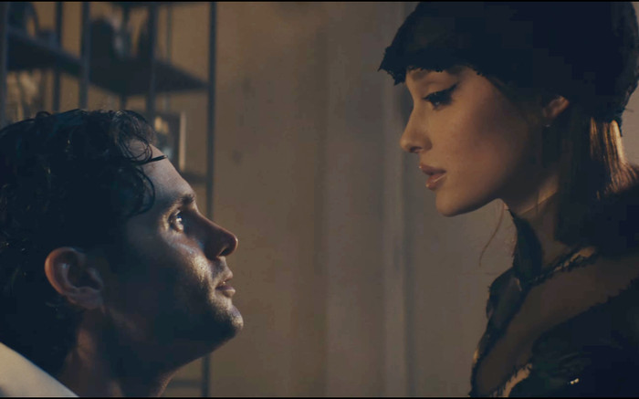 Ariana Grande hóa Catwoman 'slay đảo điên' trong MV mới Ảnh 2