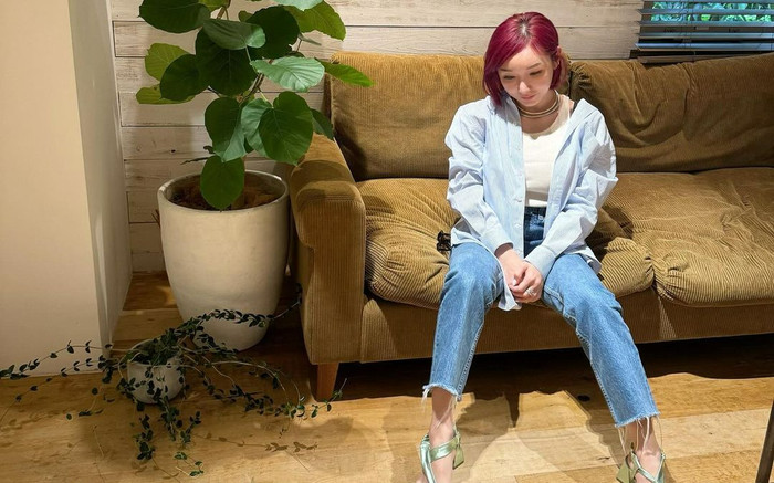 Nữ ca sĩ nổi tiếng một thời giờ làm tiếp viên quán rượu, kiếm tiền nuôi 2 con nhỏ Ảnh 2