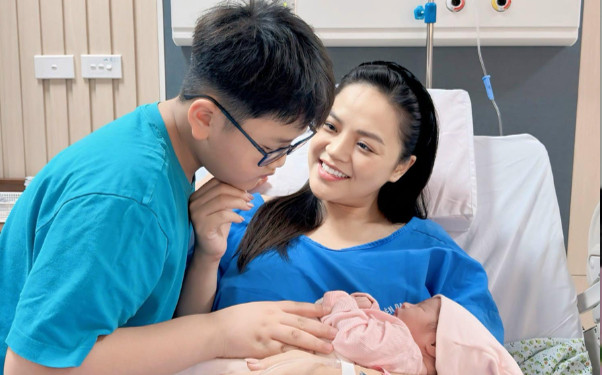 Thu Quỳnh bị sốt, phải cách ly con sau sinh Ảnh 2