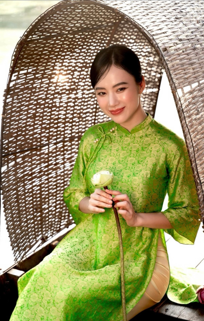 Angela Phương Trinh cho biết cô vẫn thăm hỏi gia đình, không 'mất tích' như thông tin trên MXH.