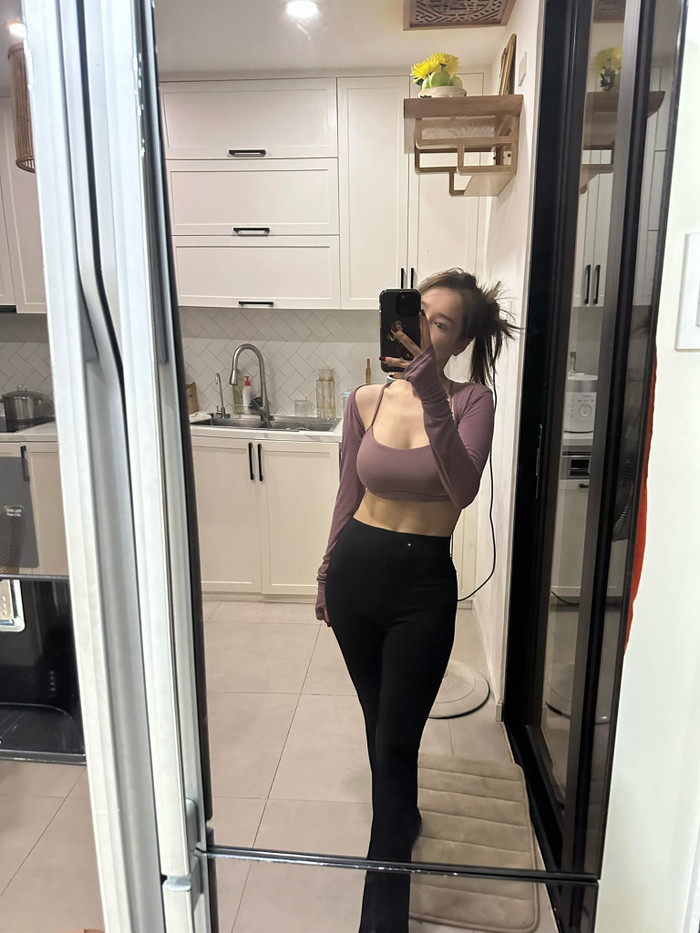 Nữ diễn viên 9X có chế độ ăn uống nghiêm ngặt, chăm chỉ tập luyện.