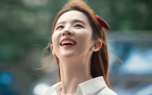 Phim mới vừa lên sóng, Lưu Diệc Phi chứng minh đẳng cấp bỏ xa Triệu Lệ Dĩnh - Dương Mịch Ảnh 2