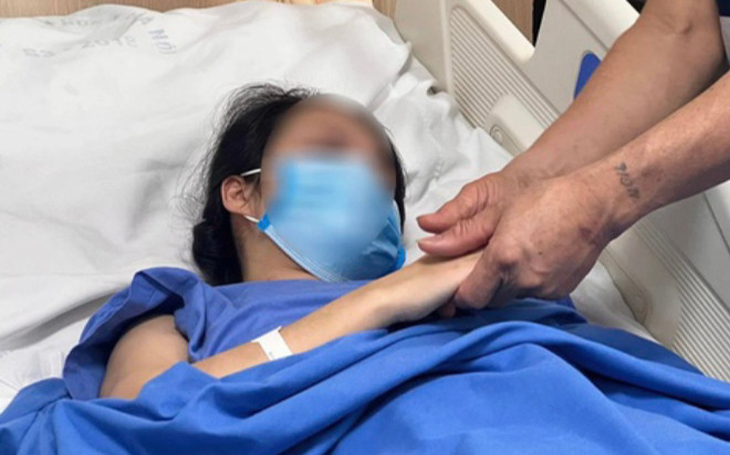 Tình hình sức khỏe mới của nữ bác sĩ bị tấm kính ở quán cà phê đổ vào người Ảnh 2