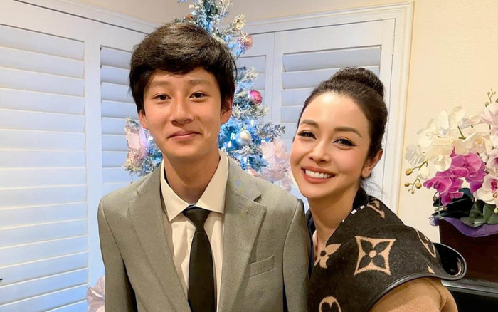 Con trai cực phẩm của Jennifer Phạm: 16 tuổi cao gần 1m9, thành tích học tập đáng nể Ảnh 2