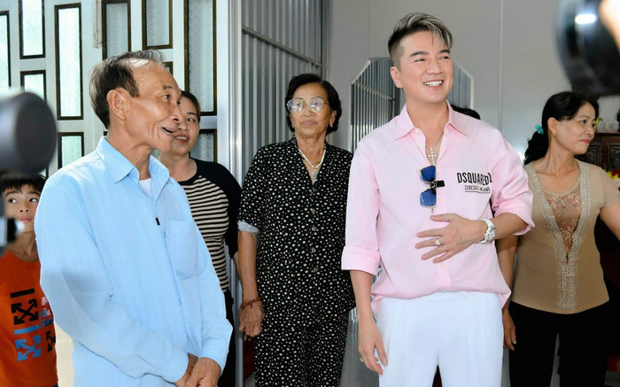 Đàm Vĩnh Hưng trao tặng nhà mới cho gia đình phạm nhân ở Vĩnh Long Ảnh 2