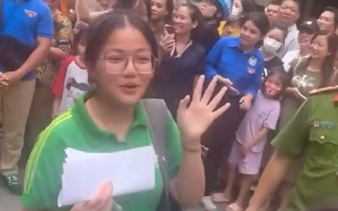 Ra khỏi điểm thi cực sớm, nữ sinh dõng dạc nói một câu khiến nhiều người ngỡ ngàng Ảnh 2