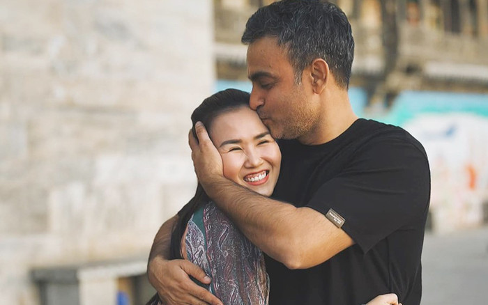 Gặp câu hỏi kém duyên từ cô gái lạ, ông xã Võ Hạ Trâm có pha xử lý cao tay Ảnh 2