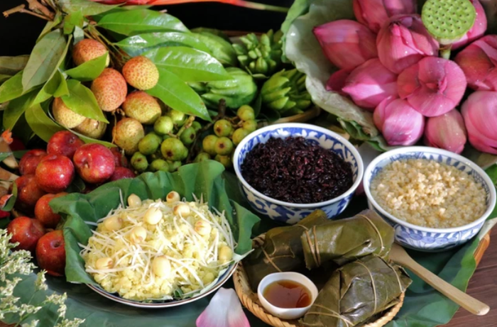 Cơm rượu nếp là món nhất định không thể thiếu trên mâm cúng Tết Đoan Ngọ tại miền Bắc