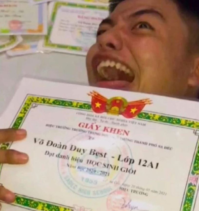 Chàng trai có cái tên 'ta pha tây', đi đâu ai cũng đòi kiểm chứng Ảnh 1