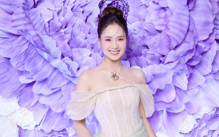 Lạ như Hồng Diễm: Ngoài đời đẹp như thần tiên tỷ tỷ, lên phim lại bị dìm tơi tả Ảnh 2