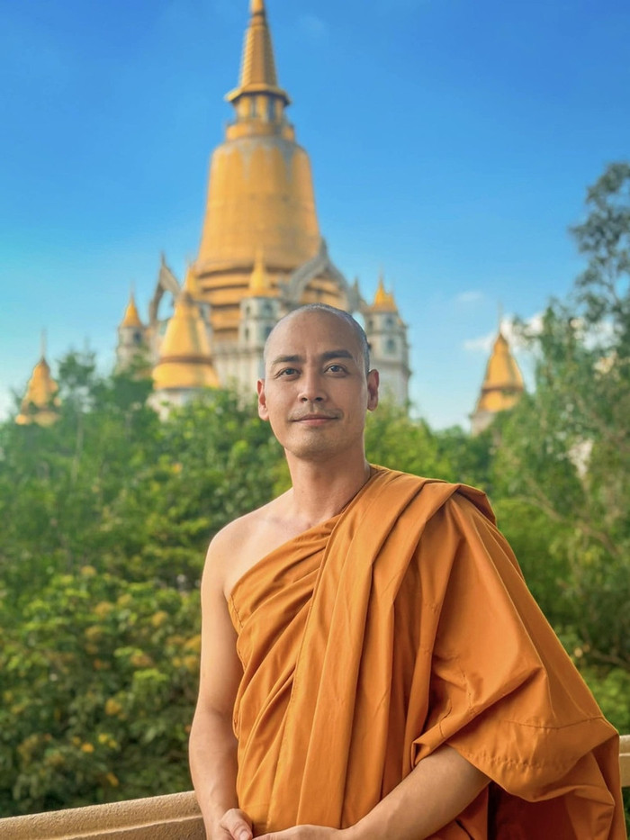 Sau lùm xùm thiện nguyện này, MC Phan Anh có nhiều sự thay đổi, ít xuất hiện trong các sự kiện giải trí, nghệ thuật. Thay vì tham gia các hoạt động trong showbiz, nam MC chọn cách sống kín đáo và quan tâm nhiều đến Phật pháp. 