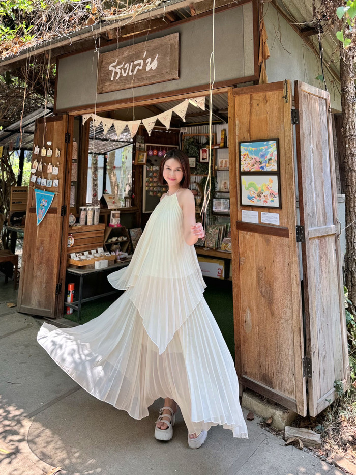 Nữ diễn viên khoe nhan sắc rạng ngời trong những hình ảnh gần đây.