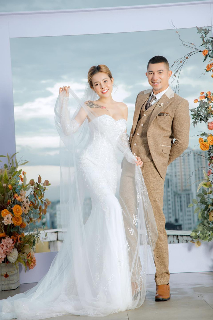 Lương Bằng Quang khoe ảnh cưới với Ngân 98 nhân kỷ niệm 7 năm yêu nhau.
