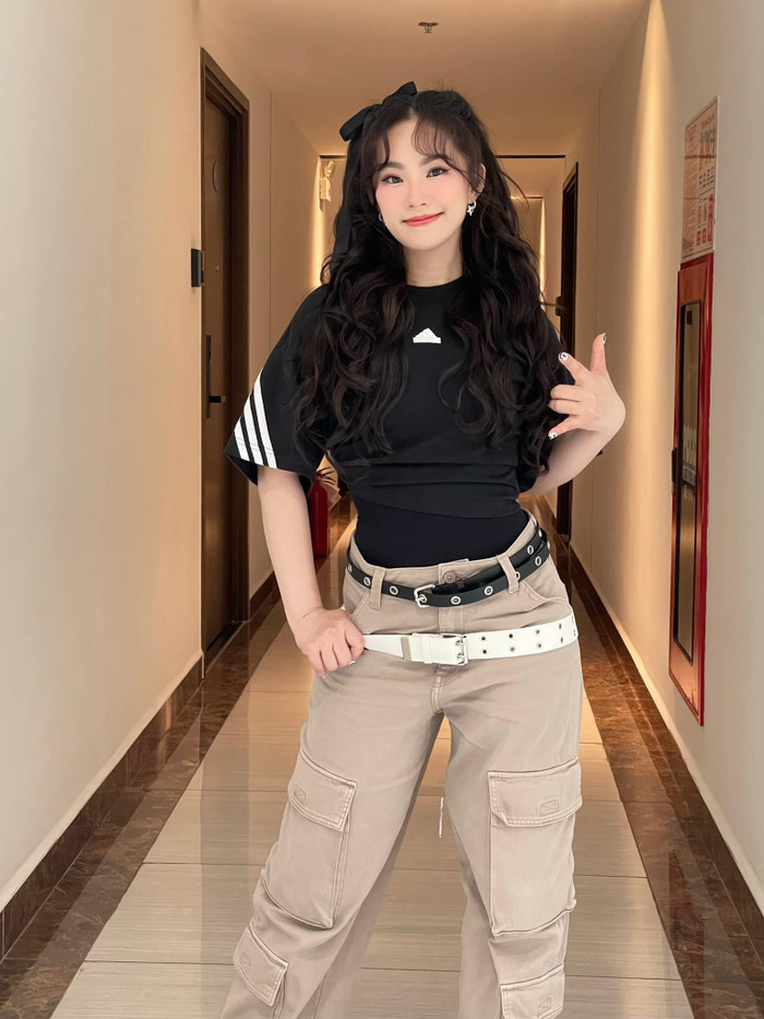 Lương Bích Hữu ngày một 'lão hóa ngược' về cả nhan sắc lẫn phong cách thời trang.