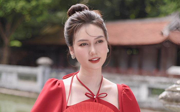 Nhan sắc cực phẩm của mẹ ruột Hương Giang, bảo sao có con gái xinh đẹp thế này Ảnh 2