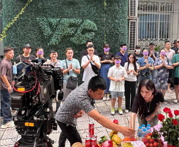 Trước đó, Chu Diệp Anh gây sốt khi chia sẻ ảnh khai máy phim mới.