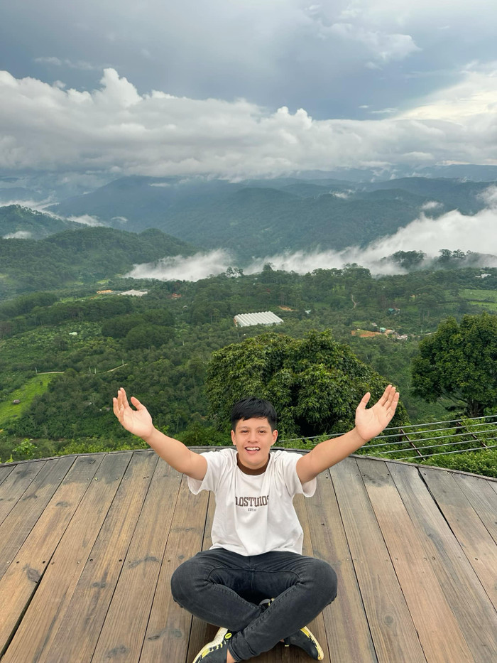 Con trai lớn của diễn viên Thanh Thúy được khen càng lớn càng điển trai, ngoại hình như soái ca.