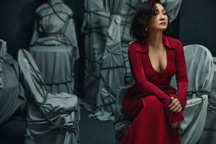 Nghệ sĩ Hồng Đào diện trang phục ôm sát, khoe thân hình phồn thực.