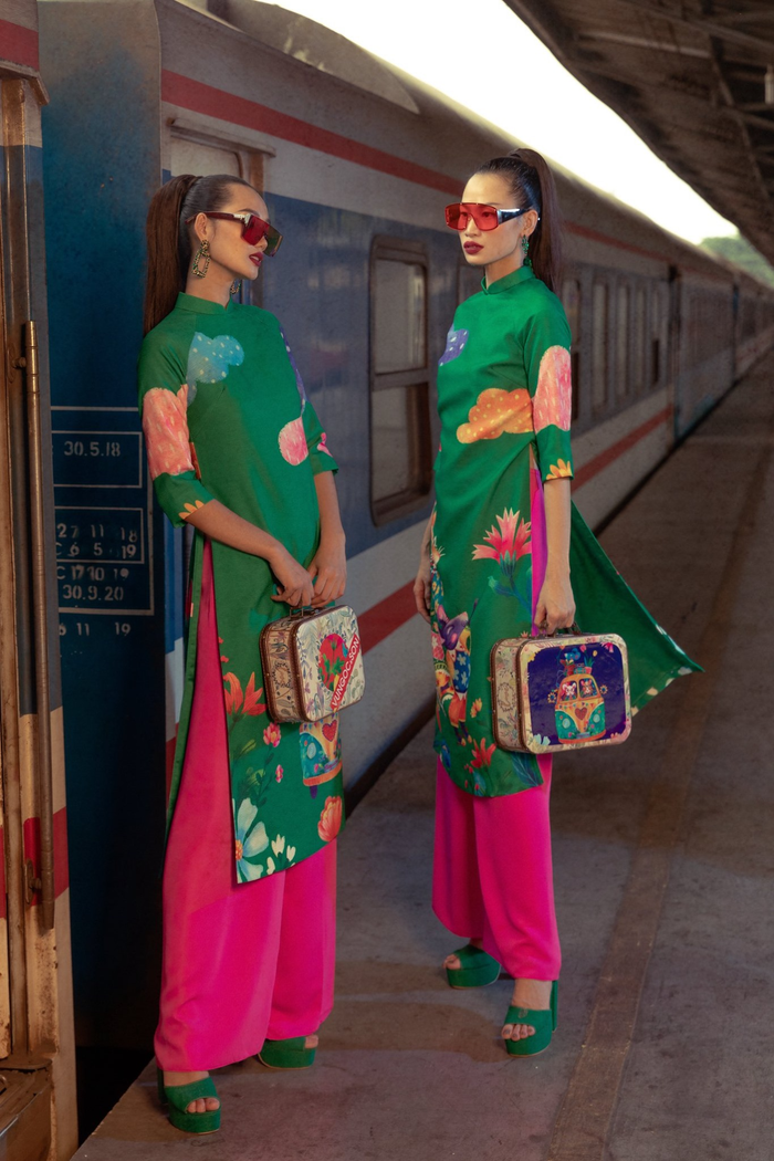 Năm 2019, hai nhà thiết kế Vũ Ngọc Tú và Đinh Trường Tùng từng thực hiện bộ ảnh tên Ký ức tuổi thơ tại ga Sài Gòn. Cả hai cũng có dự định sẽ tổ chức show diễn tại đây nhưng vì một số lý do nên phải trì hoãn đến hiện tại.  