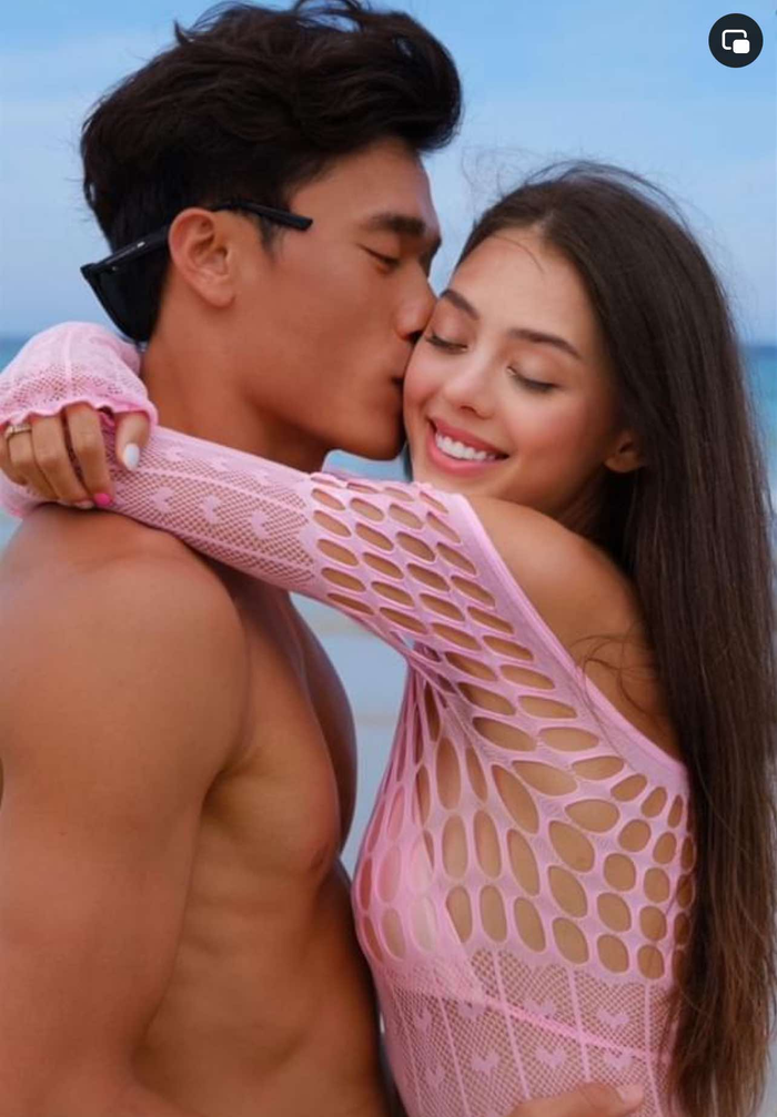 Tuy khá bận rộn với lịch diễn, Dianka vẫn dành nhiều thời gian cho gia đình nhỏ và góp mặt ở các trận thi đấu quan trọng của ông xã Bùi Tiến Dũng. 