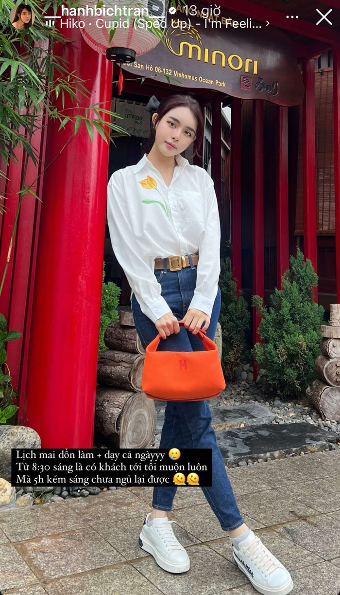 Ngoài ra, cô cũng chăm chỉ làm việc cả ngày và không dành thời gian để đi chơi hoặc hẹn hò cùng ai. 