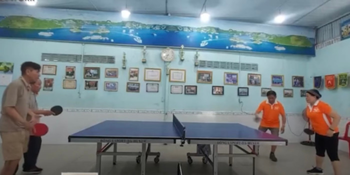 Bà Yến - ông Nghinh chung đam mê hát và đánh bóng bàn.