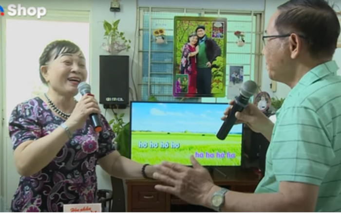 Bà Yến - ông Nghinh chung đam mê hát và đánh bóng bàn.