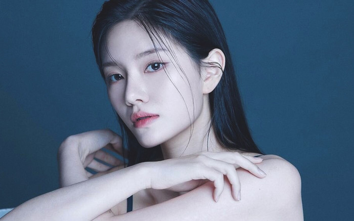 Nữ ca sĩ Hàn Quốc 'gây sốt' ở Đảo Thiên Đường: Nhan sắc tựa búp bê, thông thạo 3 thứ tiếng Ảnh 2