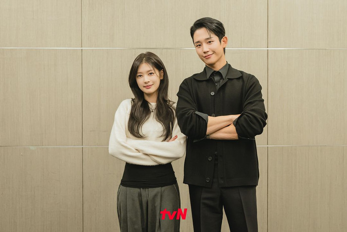 Jung Hae In và Jung So Min trong buổi đọc kịch bản cho bộ phim mới mang tên Love Next Door