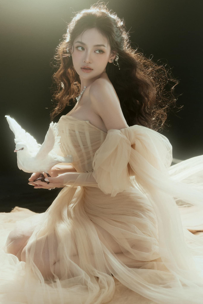 Nữ diễn viên chuộng phong cách sexy, quyến rũ.