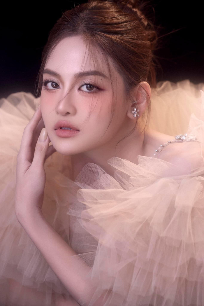 Nhan sắc Thuỳ Anh khiến dân tình u mê.