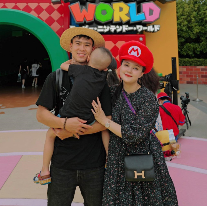 Vợ chồng Duy Mạnh đang có chuyến đi Nhật cùng con trai.