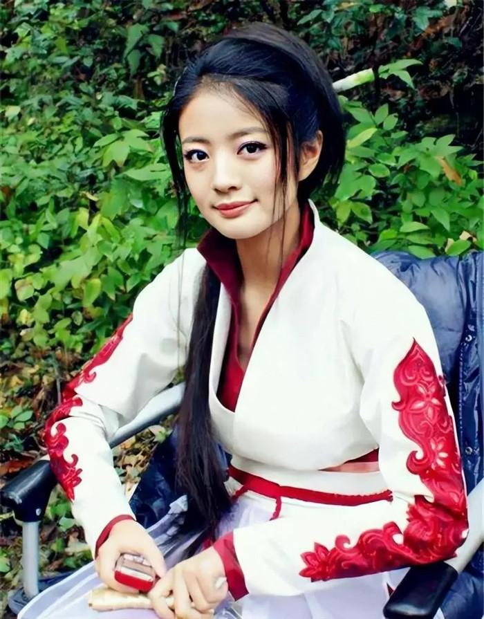 An Dĩ Hiên từng là nữ diễn viên đình đám nhưng sau biến cố của chồng, cô khó có cơ hội quay lại hoạt động nghệ thuật.