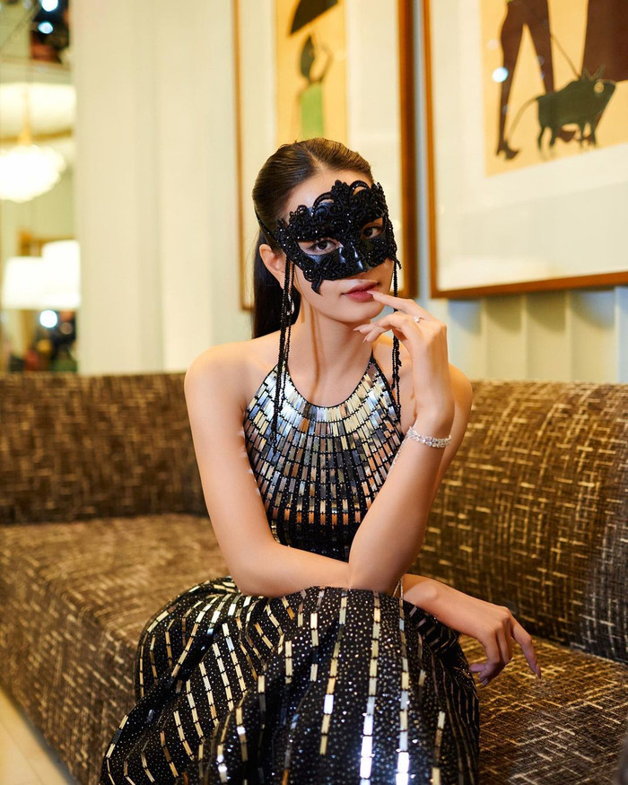 Á hậu Bùi Khánh Linh được khán giả nhắc đến nhiều khi tham gia chương trình hẹn hò Đảo Thiên Đường - Paradise Island. Trong tập đầu phát sóng, người đẹp Bắc Giang thu hút ánh nhìn bởi visual sắc sảo và đầy quyến rũ.